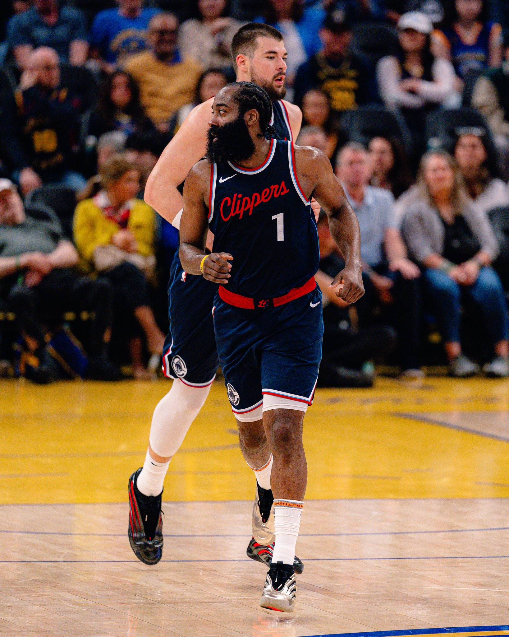 晋级下一阶段引发热议！，哈登在皇家马德里比赛中夺冠上演精彩一战的简单介绍