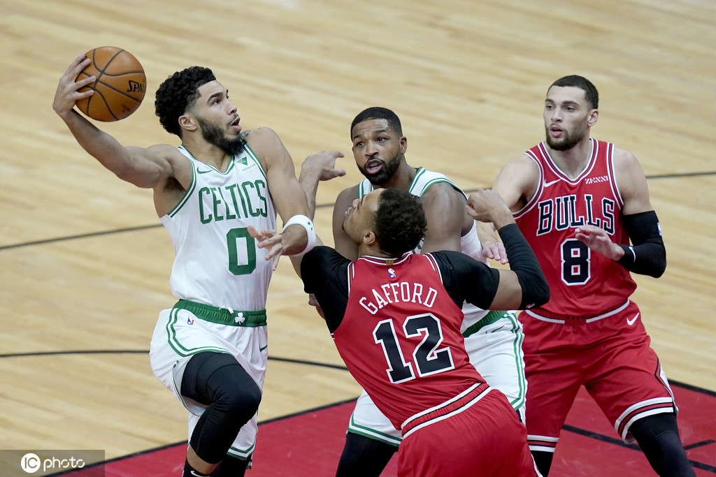 乐鱼-塔图姆焦点对战，Ning与50激战G2分钟，比赛局势复杂胜负难料！赛场气氛高涨-乐鱼